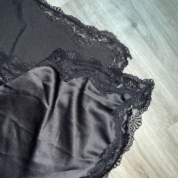 ❤️🔥Firm Price❤️🔥House of CB RUBY Black Satin Lace Trim Midi Skirt - Picture 9 of 15